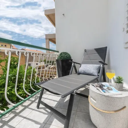 Luxury Nadalina Sea View Apartament *