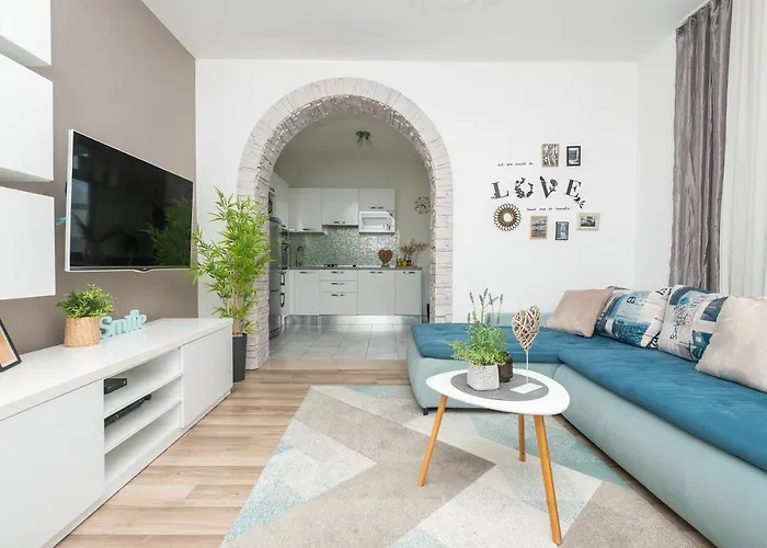 Luxury Nadalina Sea View شقة *