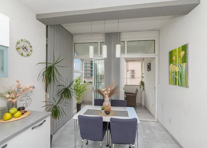 Luxury Nadalina Sea View شقة *