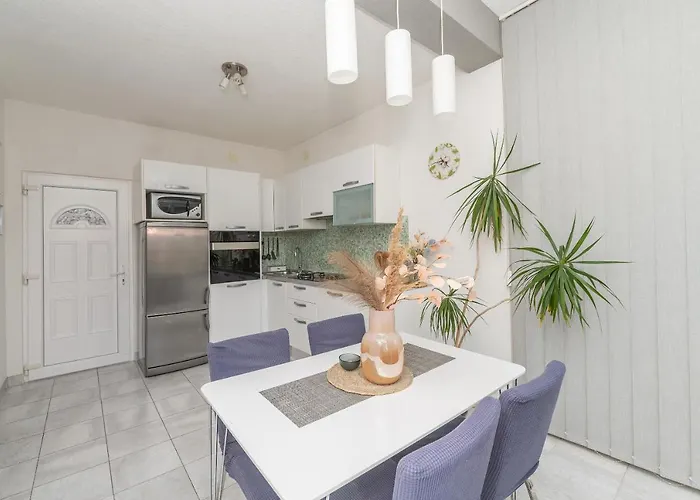 Luxury Nadalina Sea View * ماكارسكا