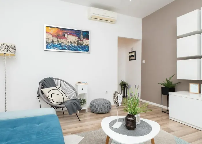 Luxury Nadalina Sea View شقة