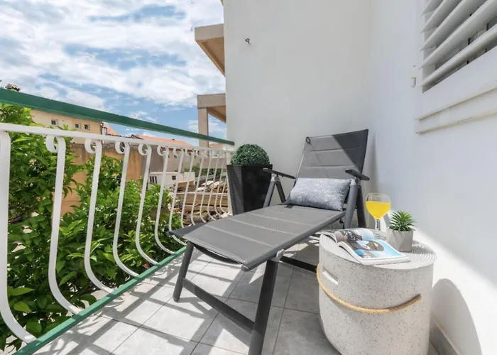 Luxury Nadalina Sea View شقة *