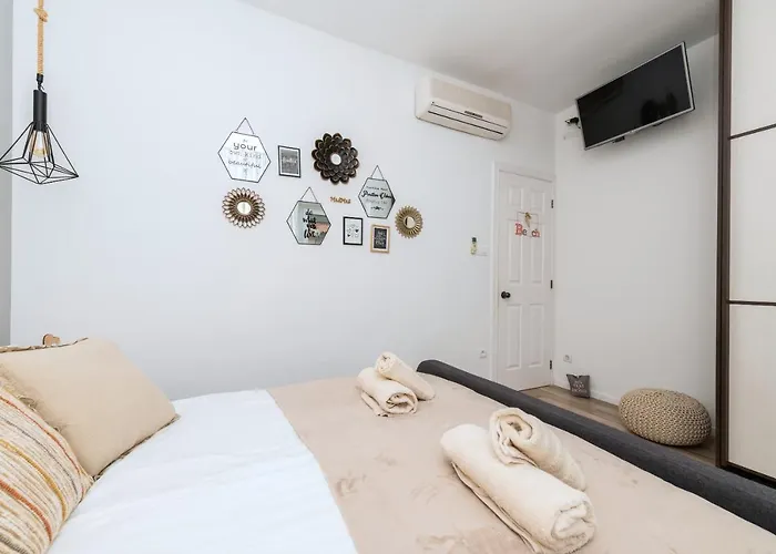 Luxury Nadalina Sea View شقة