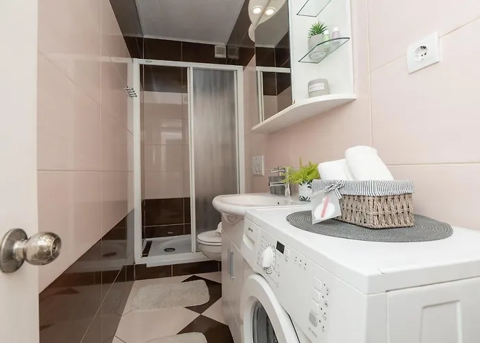 Luxury Nadalina Sea View شقة *