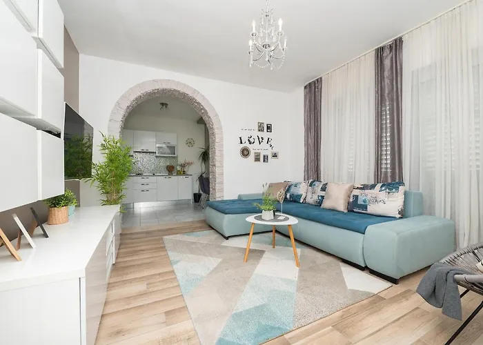 Luxury Nadalina Sea View شقة *